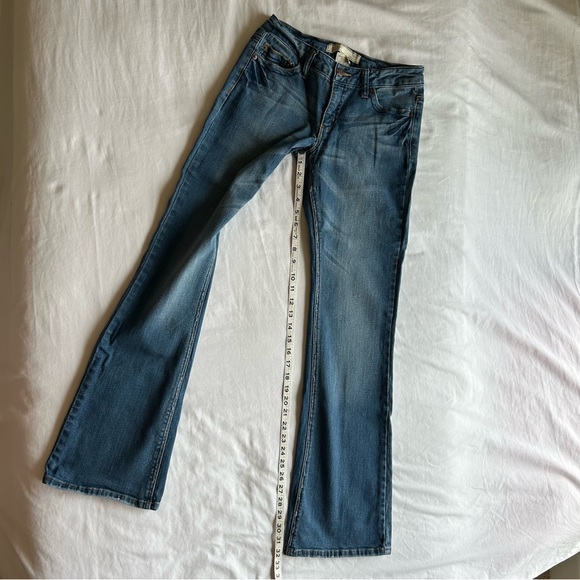 BD by Bella Dahl Blue Western Boot Cut Jeans with Embroidered Boho Size 26 - Picture 13 of 16